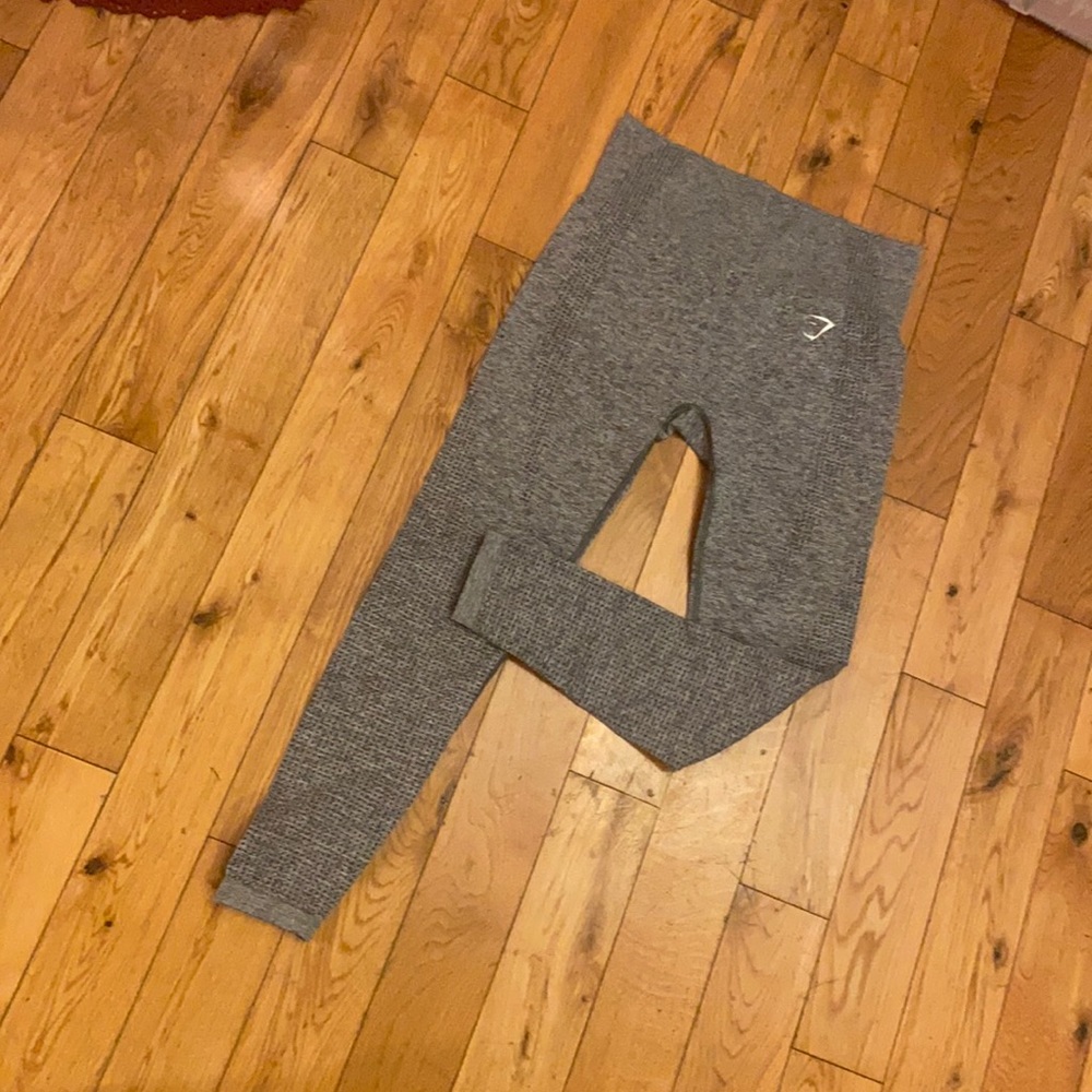 Gym shark leggings!
